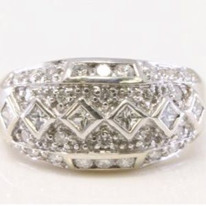 Ladies 14k white gold Diamond ring.